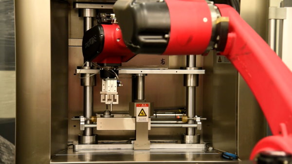 國內(nèi)首次，打破多項(xiàng)壟斷！斯曼克微孔拋光機(jī)實(shí)現(xiàn)自動(dòng)化！