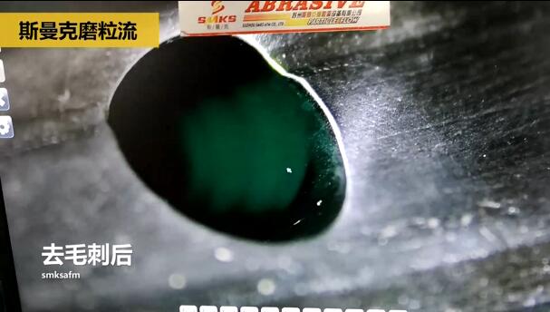 液壓內(nèi)嚙合齒輪側(cè)壁上的小孔去毛刺，磨粒流比人工快幾十倍